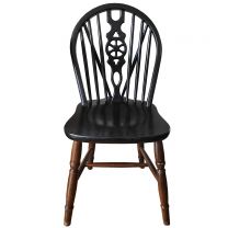 Beautiful vintage darkened wood chairs - Brown legs